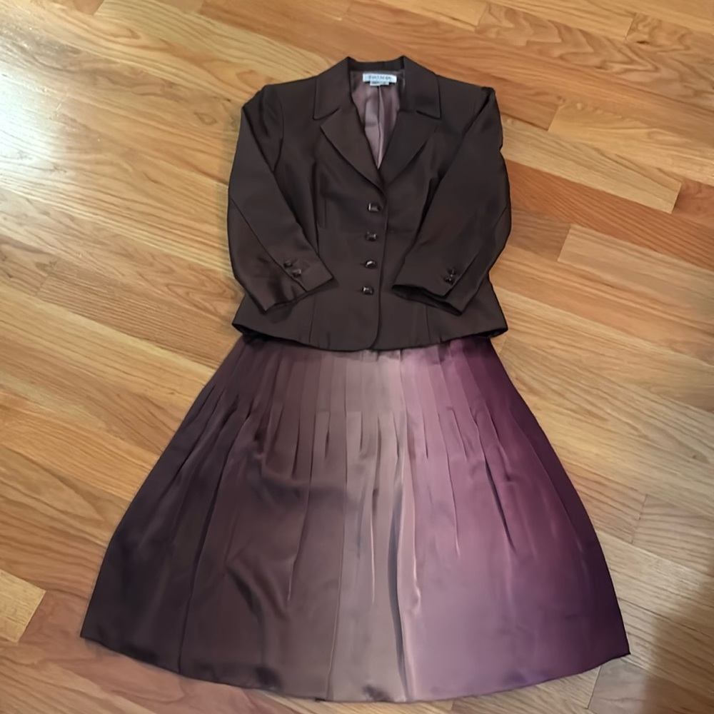 Kay Unger 2 pc suit